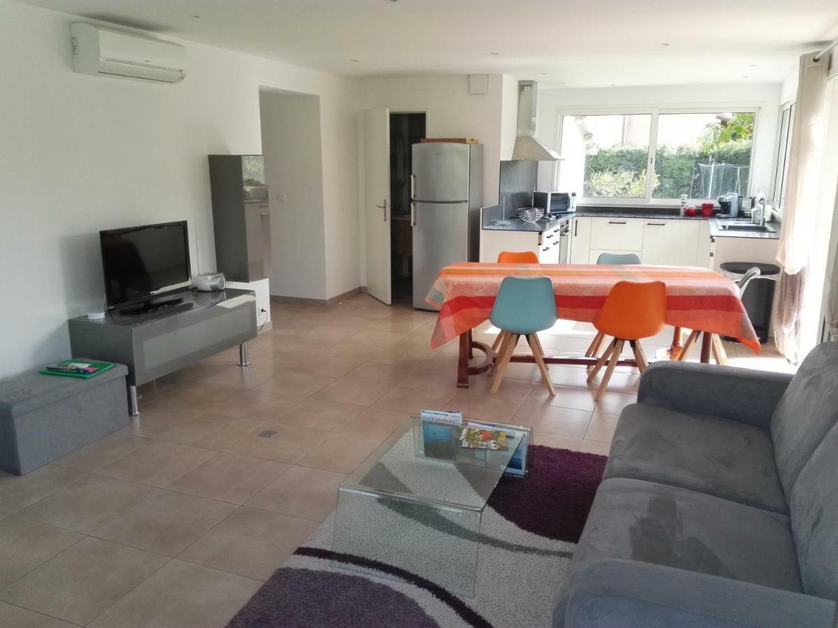 Au Domaine De Lea Apartment Hyeres Exterior photo